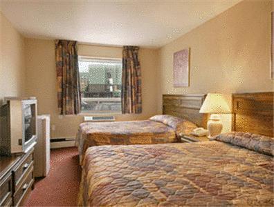 Super 8 By Wyndham Kingston Hotel Kamer foto