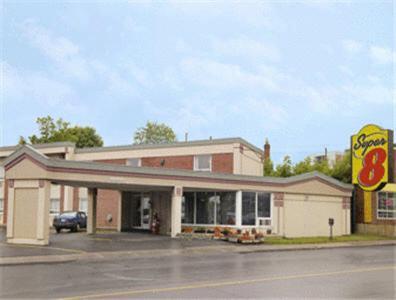 Super 8 By Wyndham Kingston Hotel Buitenkant foto